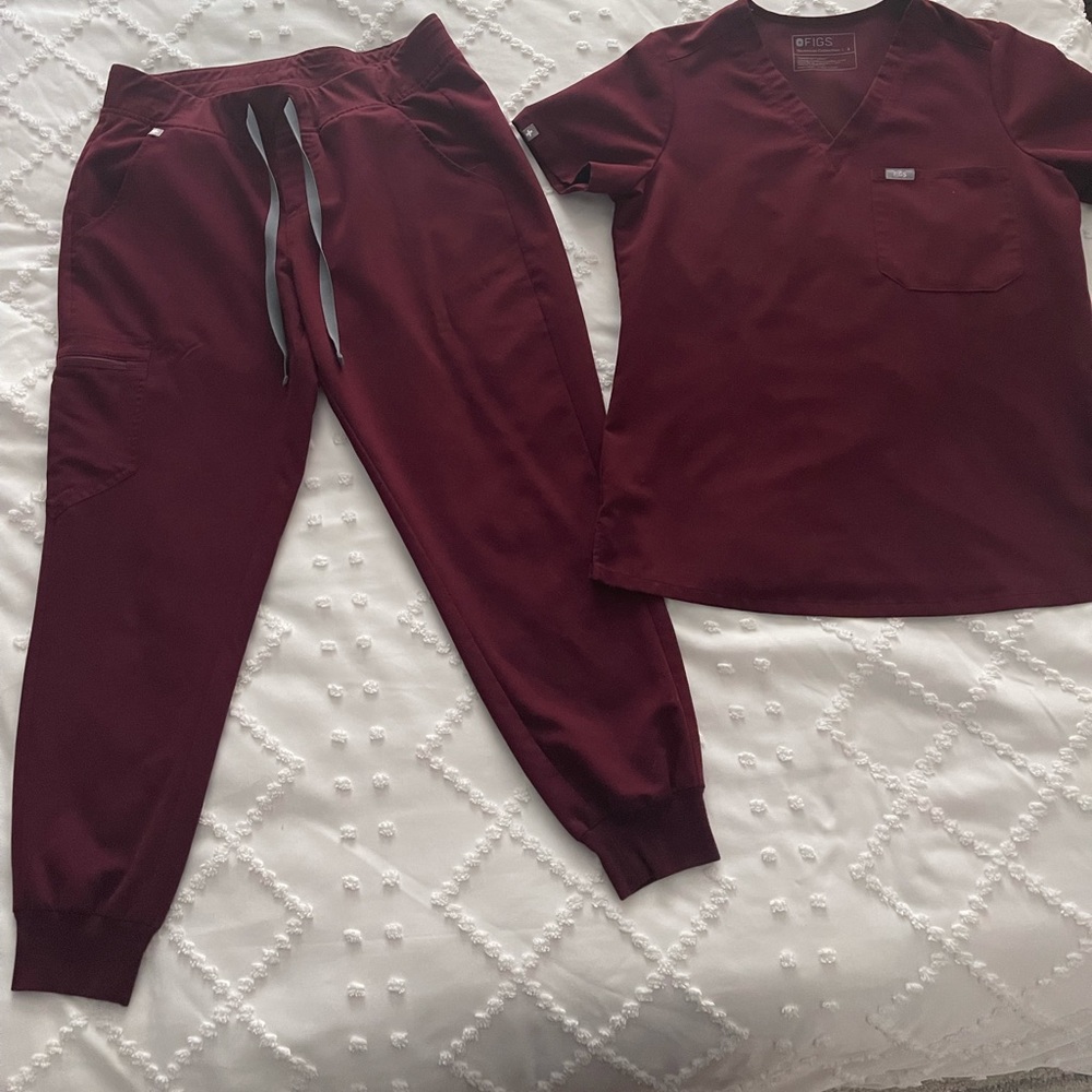 Figs Women’s Burgundy Scrub Set